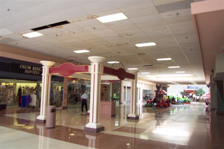 rolling-acres-mall-02.jpg