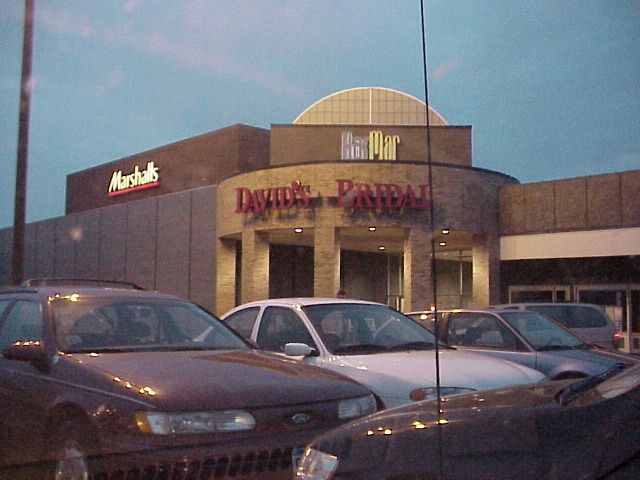 Har Mar Mall entrance in Roseville, MN