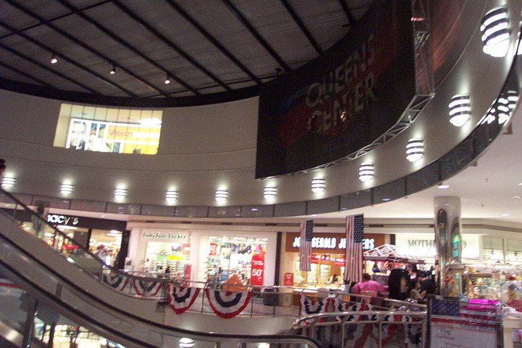 zara queens center mall