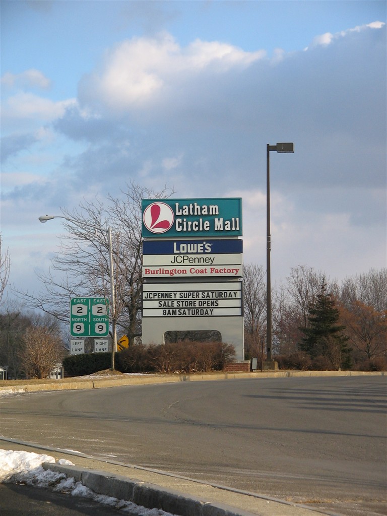 Latham Circle Mall sign in Latham, NY