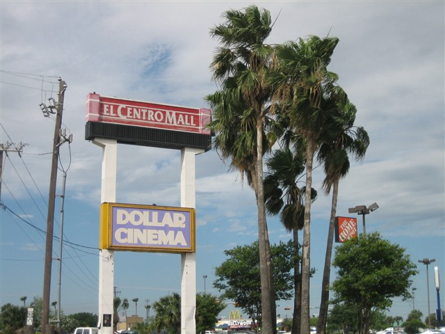 El Centro Mall pylon in Pharr, TX