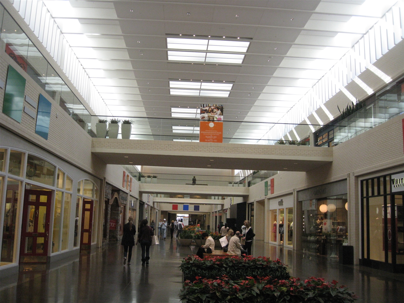 Malls with sales over 1 billion.